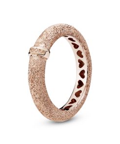 Ring in diamond-pointed Pandora Rose